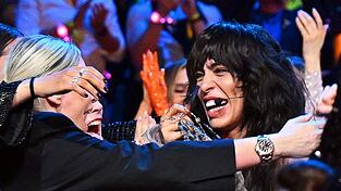 Loreen (r) aus Schweden jubelt nach ihrem Sieg. Loreen (r) aus Schweden jubelt nach ihrem Sieg.