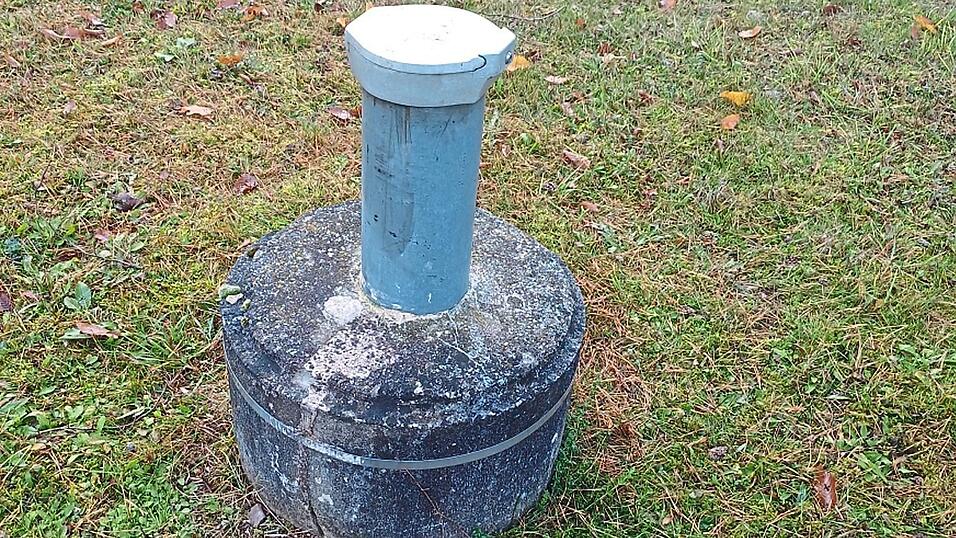 Grundwassermessstellen wie diese in Münster in der Gemeinde Steinach sehen eher „unspektakulär“ aus. Sie sind aber wichtig für die Überwachung der Trinkwasserqualität. Grundwassermessstellen wie diese in Münster in der Gemeinde Steinach sehen eher „unspektakulär“ aus. Sie sind aber wichtig für die Überwachung der Trinkwasserqualität.