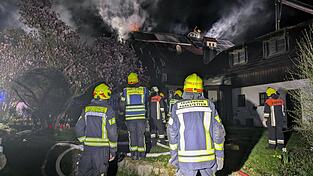Ein Dachstuhlbrand forderte Einsatzkräfte aus Bogen und den umliegenden Gemeinden. Ein Dachstuhlbrand forderte Einsatzkräfte aus Bogen und den umliegenden Gemeinden.