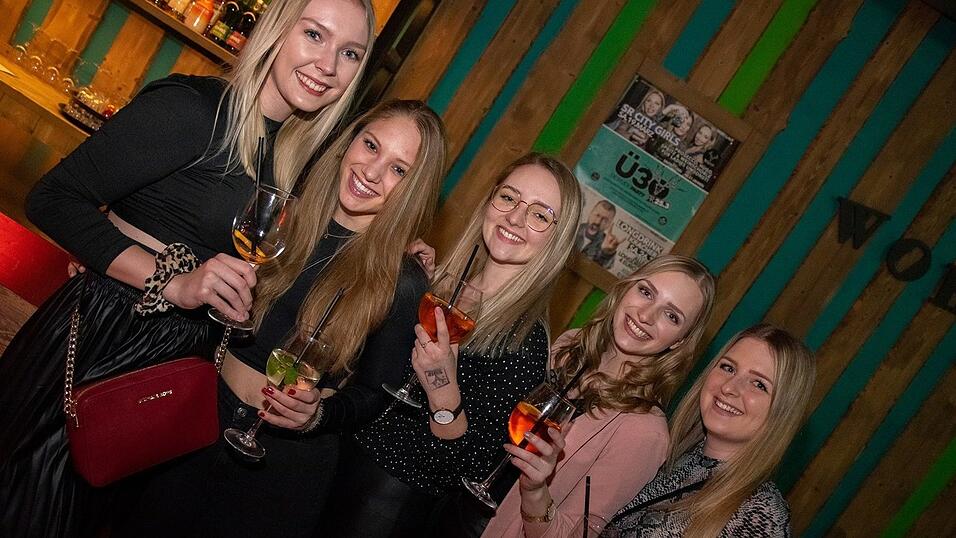 Die Stimmung bei den Partygängern am Samstagabend war prächtig. Die Stimmung bei den Partygängern am Samstagabend war prächtig.