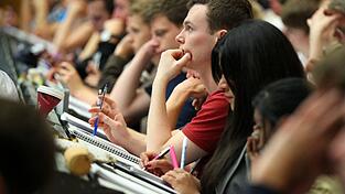 Um f&uuml;r die erste Vorlesung an der Uni oder Hochschule gut vorbereitet zu sein, k&ouml;nnen sich Interessierte bei Schnuppertagen &uuml;ber den Campus und das Studienangebot informieren.