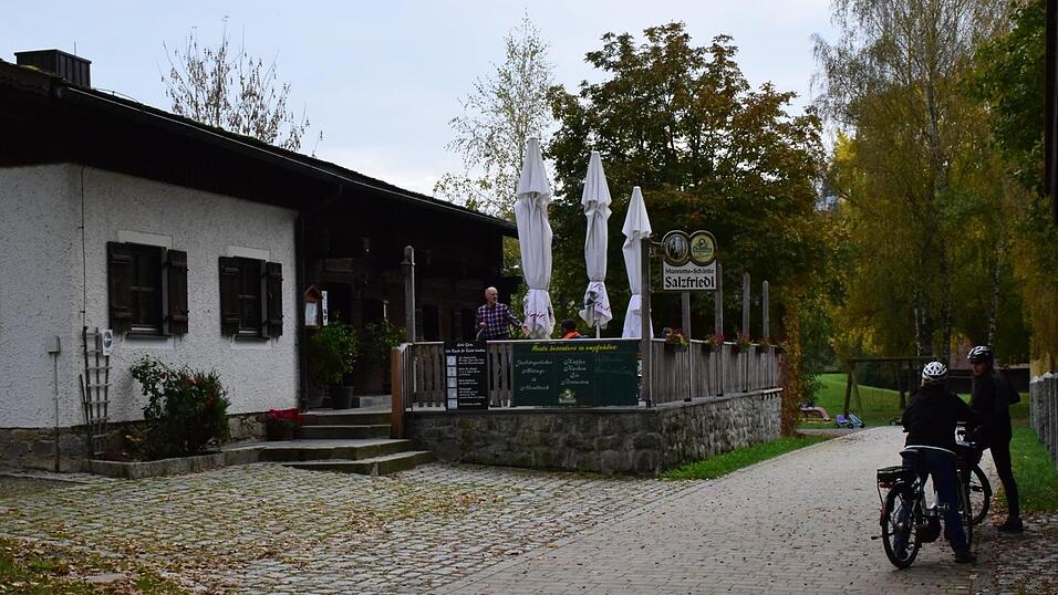 Die Museumsschänke 'Salzfriedlhof' in Hillstett ist ab Montag, 2. November, ohne Wirt. Die Museumsschänke 'Salzfriedlhof' in Hillstett ist ab Montag, 2. November, ohne Wirt.