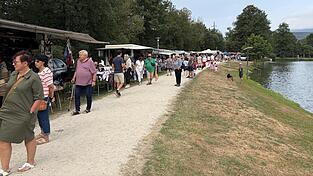 Reges Besuchertreiben herrschte rund um den gesamten See.