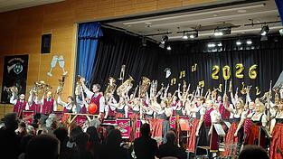 Finale furioso: Mit Standing Ovations quittierte ein begeistertes Publikum die Darbietung der Marktkapelle unter der Leitung von Georg Neumeier beim Neujahrskonzert in der Hopfenlandhalle. Finale furioso: Mit Standing Ovations quittierte ein begeistertes Publikum die Darbietung der Marktkapelle unter der Leitung von Georg Neumeier beim Neujahrskonzert in der Hopfenlandhalle.