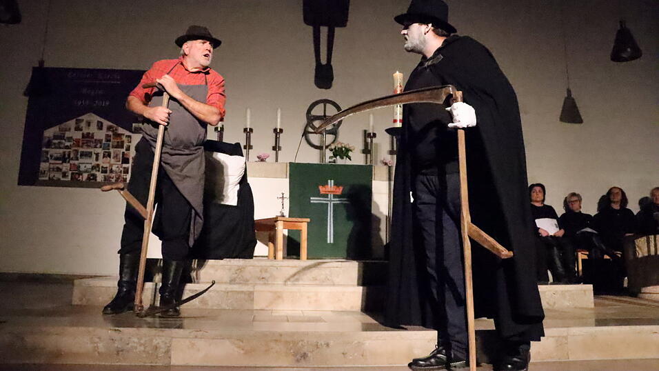 'Der Tod is da aufg'setzt - und d' Sast&rsquo;is g&rsquo;wetzt&ldquo; ert&ouml;nte es beim Aufeinandertreffen vom Tod und den Bauern.