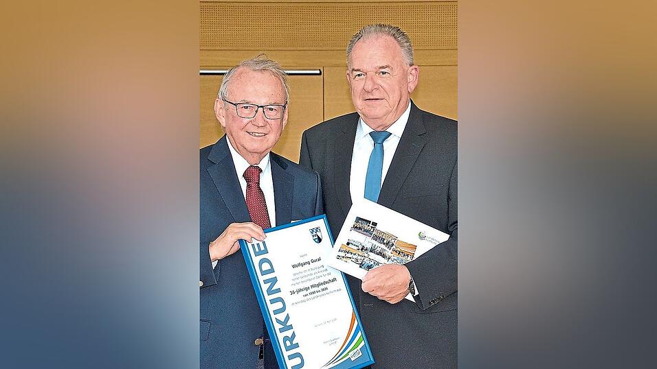 Drei politische Urgesteine verabschiedete Landrat Christian Nerb im Rahmen der konstituierenden Sitzung des Kreistags; hier Vizelandrat Wolfgang Gural (CSU). Drei politische Urgesteine verabschiedete Landrat Christian Nerb im Rahmen der konstituierenden Sitzung des Kreistags; hier Vizelandrat Wolfgang Gural (CSU).