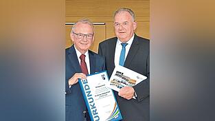 Drei politische Urgesteine verabschiedete Landrat Christian Nerb im Rahmen der konstituierenden Sitzung des Kreistags; hier Vizelandrat Wolfgang Gural (CSU). Drei politische Urgesteine verabschiedete Landrat Christian Nerb im Rahmen der konstituierenden Sitzung des Kreistags; hier Vizelandrat Wolfgang Gural (CSU).