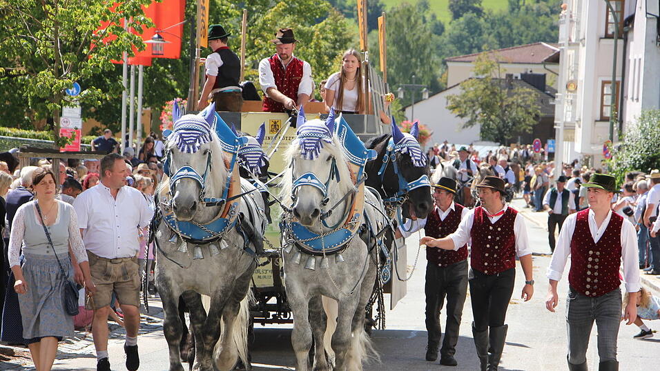 Der 35. Rosstag in Bad K&ouml;tzting. Bilder vom Festumzug &bdquo;Landwirtschaft und Handwerk von damals&ldquo;.