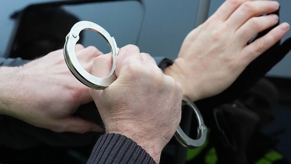 Die Polizei entdeckte mutmaßliches Diebesgut. (Symbolbild)