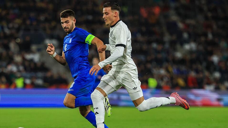 Alexios Kalogeropoulos (l) bejubelte mit der griechischen U21 schon einen Sieg gegen Deutschland. (Archivbild) Alexios Kalogeropoulos (l) bejubelte mit der griechischen U21 schon einen Sieg gegen Deutschland. (Archivbild)