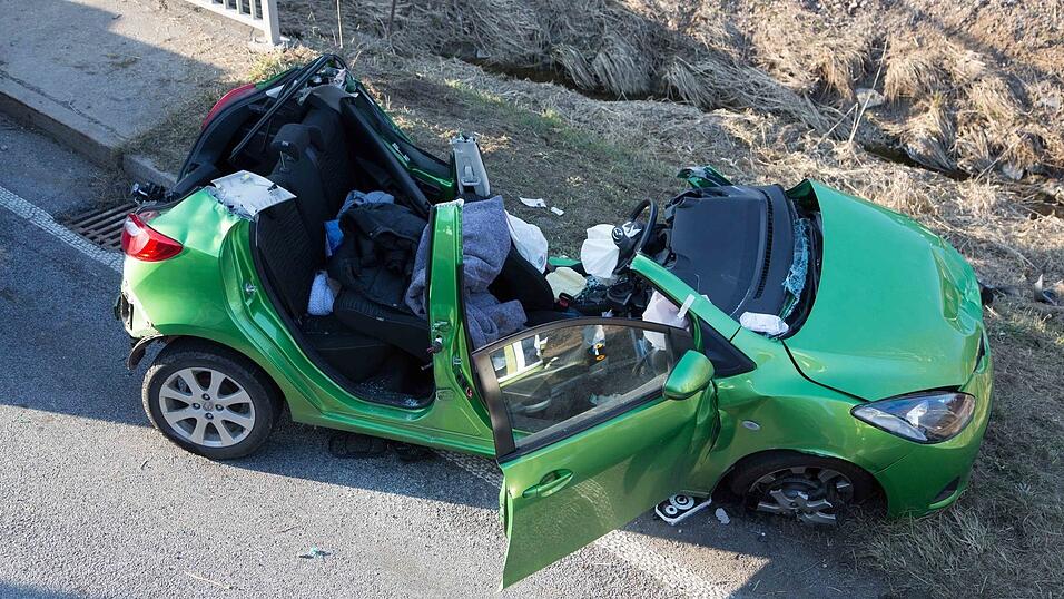 Bei einem Unfall in Oberm&uuml;nchen ist eine Person gestorben. Foto: FD