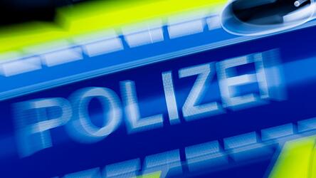 Eine 85-J&auml;hrige aus Freising hat Goldbarren im Wert von mehr als 100.000 Euro an einen falschen Polizeibeamten &uuml;bergeben. (Symbolbild)