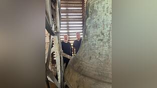 Pfarrer Alfons Leibl (l.) und Bürgermeister Manfred Schambeck im Kirchturm Pfarrer Alfons Leibl (l.) und Bürgermeister Manfred Schambeck im Kirchturm