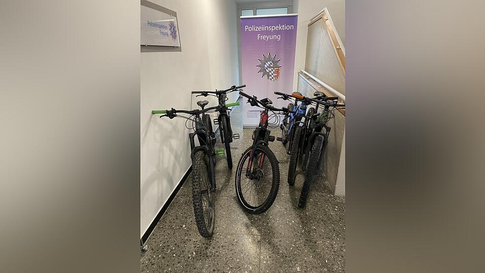 Vier der Fahrräder stammen aus dem Raum Passau. Vier der Fahrräder stammen aus dem Raum Passau.