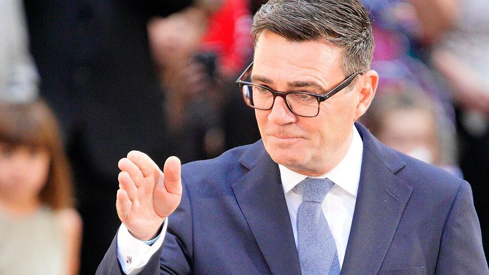 Andy Burnham hat das Kabinett neu aufgestellt. Andy Burnham hat das Kabinett neu aufgestellt.