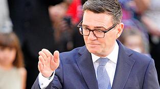 Andy Burnham hat das Kabinett neu aufgestellt. Andy Burnham hat das Kabinett neu aufgestellt.