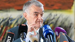 Nordrhein-Westfalens Innenminister Herbert Reul (CDU) sieht die Razzia als Erfolg.