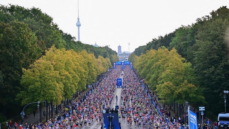 Tausende Menschen nahmen am Berlin-Marathon teil. Tausende Menschen nahmen am Berlin-Marathon teil.