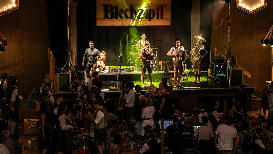Die Partybilder vom Donnerstag, 14. August, aus dem Festzelt Krönner. Die Partybilder vom Donnerstag, 14. August, aus dem Festzelt Krönner.