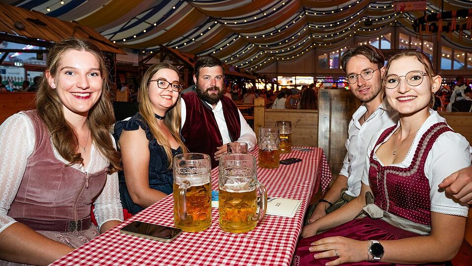 Die Partybilder vom Montag, 17. August, aus dem Festzelt Reisinger. Die Partybilder vom Montag, 17. August, aus dem Festzelt Reisinger.