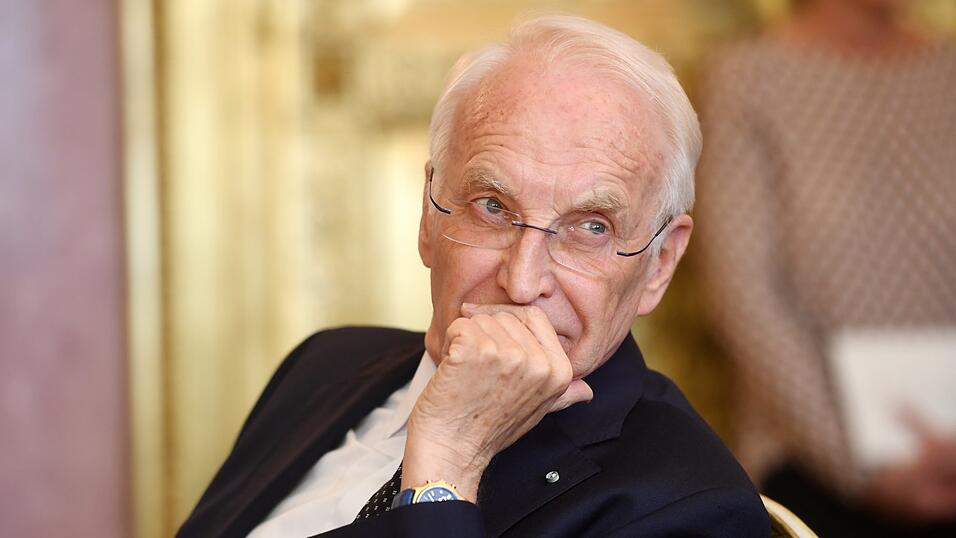 'Eine Vermögensteuer geht an die Substanz der Wirtschaft': Ex-CSU-Chef Edmund Stoiber (Archivfoto) warnt vor den Plänen linker Parteien. 'Eine Vermögensteuer geht an die Substanz der Wirtschaft': Ex-CSU-Chef Edmund Stoiber (Archivfoto) warnt vor den Plänen linker Parteien.