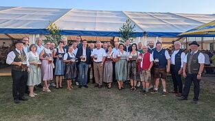 Am Samstagabend wurden zahlreiche Ehrengäste begrüßt. Am Samstagabend wurden zahlreiche Ehrengäste begrüßt.