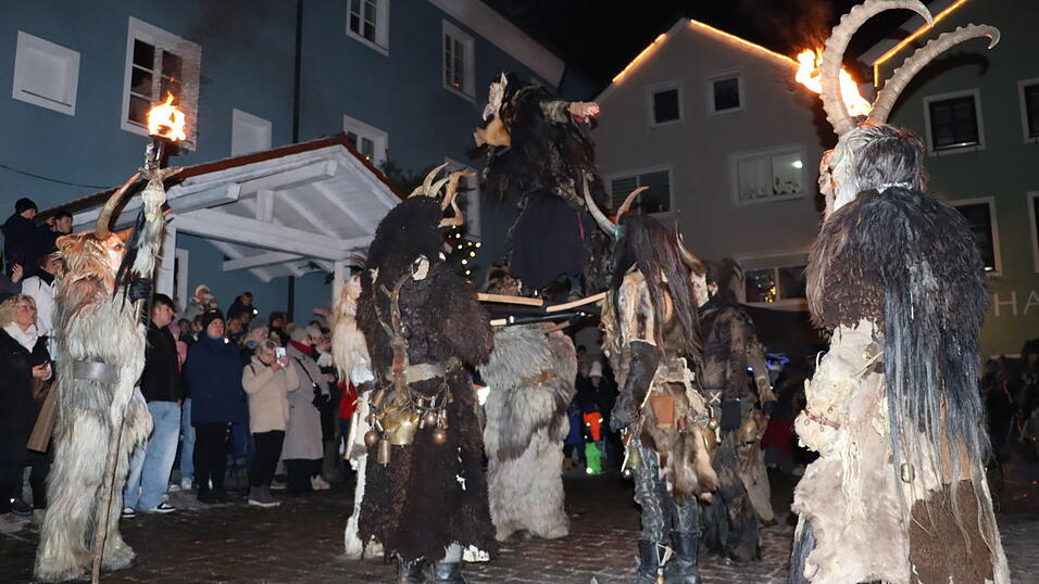 Mehrere hundert Zuschauer verfolgten das eindrucksvolle Spektakel.
