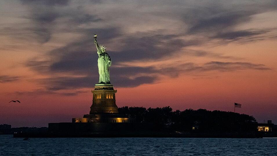 Ungl&uuml;ck im New Yorker Hafen: Frau und Kind sterben, nachdem ihr Boot kentert. (Archivbild)