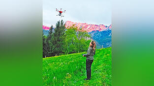 Mit einer W&auml;rmekamera werden die Tiere aufgesp&uuml;rt.