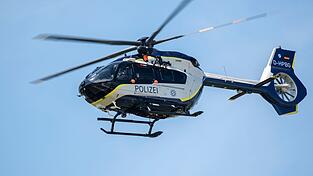 Trotz Suche mit einem Hubschrauber bleibt ein 63-Jähriger im Starnberger See verschwunden. Jetzt soll ein Tauchroboter helfen. (Symbolbild) Trotz Suche mit einem Hubschrauber bleibt ein 63-Jähriger im Starnberger See verschwunden. Jetzt soll ein Tauchroboter helfen. (Symbolbild)