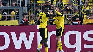 Serhou Guirassy bejubelt mit Sturmpartner Maximilian Beier seine Führung.