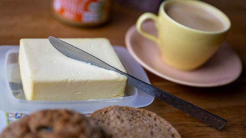 Ende 2024 kostete ein Päckchen Butter 2,39 Euro, nun sind es nur noch 1,39 Euro. Ende 2024 kostete ein Päckchen Butter 2,39 Euro, nun sind es nur noch 1,39 Euro.