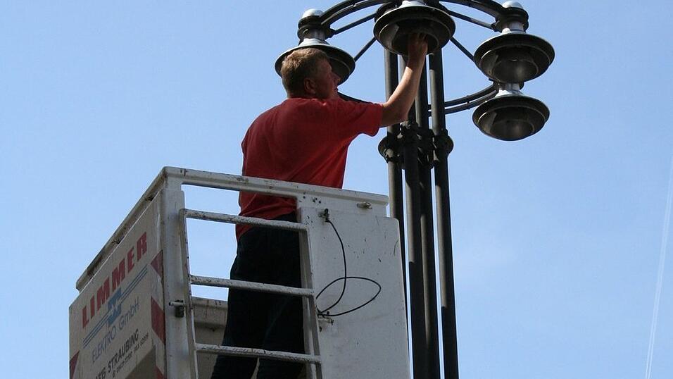 Die Stra&szlig;enbeleuchtung sorgt nicht nur verkehrstechnisch f&uuml;r Sicherheit, sondern bietet auch f&uuml;r B&uuml;rger ein Sicherheitsgef&uuml;hl.