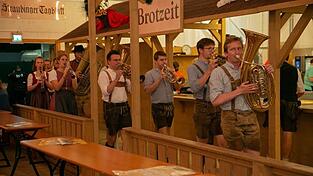 Party und Blasmusik: Beim Gäubodenvolksfest 2023 ist musikalisch einiges geboten.