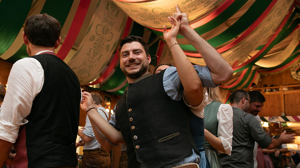 Die Partybilder vom Donnerstag, 14. August, aus dem Festzelt Weckmann. Die Partybilder vom Donnerstag, 14. August, aus dem Festzelt Weckmann.