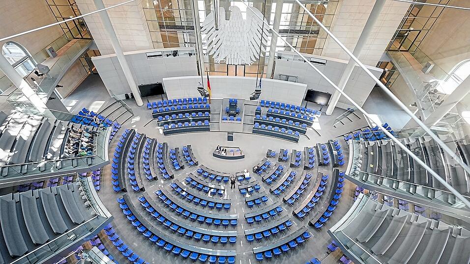 Blick in den Plenarsaal des Bundestages: Nach der parlamentarischen Sommerpause soll nun ein „Herbst der Reformen“ den Um- und Aufschwung einleiten.