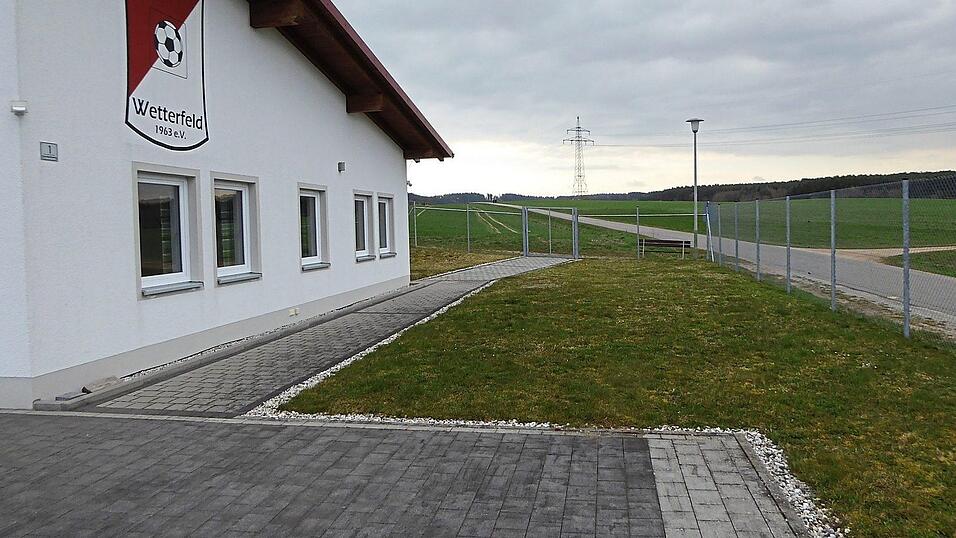 Der Standort f&uuml;r die Stockbahnen und die Hallen&uuml;berdachung direkt neben dem Sportheim wird von den VfB-Mitgliedern kritisch gesehen.