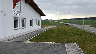 Der Standort f&uuml;r die Stockbahnen und die Hallen&uuml;berdachung direkt neben dem Sportheim wird von den VfB-Mitgliedern kritisch gesehen.