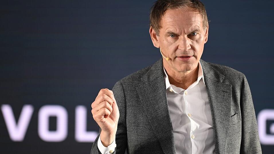 Konzernchef Blume sieht auch in der Rüstungsproduktion Chancen für VW. Konzernchef Blume sieht auch in der Rüstungsproduktion Chancen für VW.