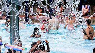 Die beste Abkühlung bei Hitzegraden: Freibad-Besuch. (Archivbild) Die beste Abkühlung bei Hitzegraden: Freibad-Besuch. (Archivbild)