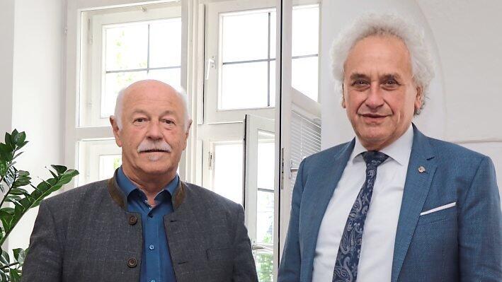 Landtagsabgeordneter Benno Zierer (v. l.) und Landrat Helmut Petz (beide FW) fordern, die Pl&auml;ne f&uuml;r eine dritte Startbahn am Flughafen nicht weiterzuverfolgen.