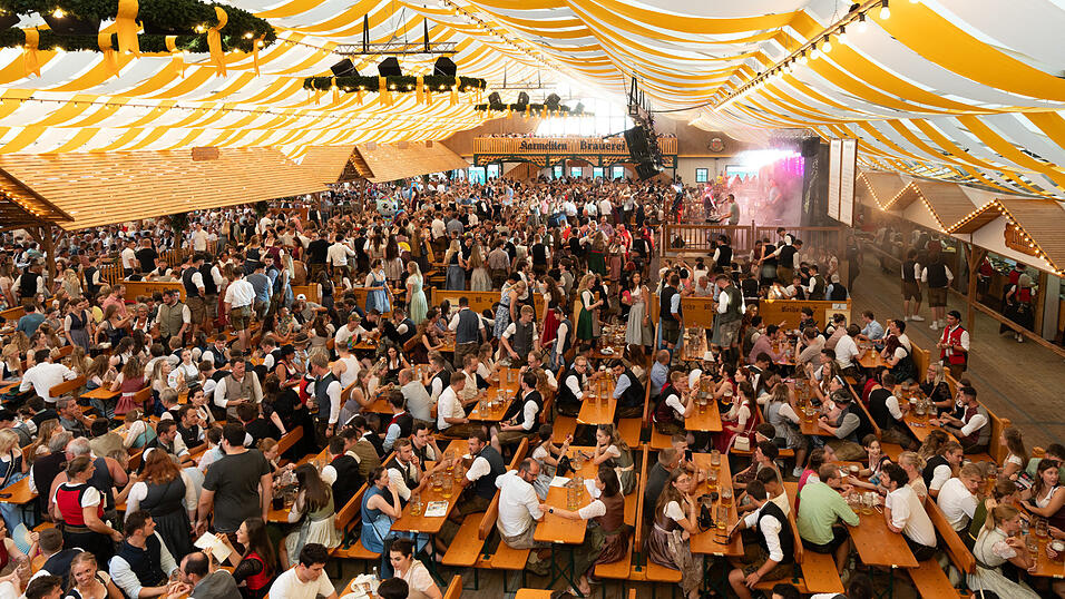 Die Partybilder vom Freitag, 16. August, aus dem Festzelt Nothaft. Die Partybilder vom Freitag, 16. August, aus dem Festzelt Nothaft.