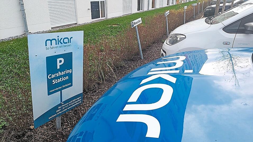 Pionier in Deggendorf: Vor dem neuen Studentenwohnheim in Fischerdorf parkt ein Mikar f&uuml;r die Bewohner.