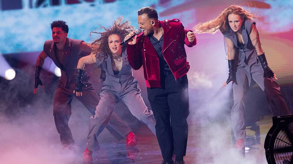 Wie schon 2010: Menowin Fröhlich performt im Finale «Billie Jean» von Michael Jackson. Wie schon 2010: Menowin Fröhlich performt im Finale «Billie Jean» von Michael Jackson.