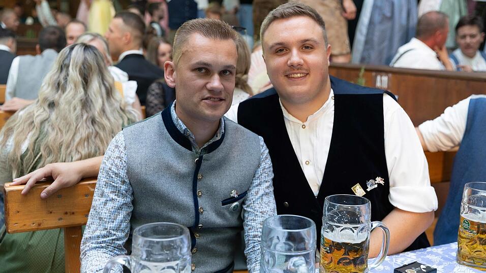 Die Partybilder vom Freitag, 7. August, aus dem Festzelt Wenisch. Die Partybilder vom Freitag, 7. August, aus dem Festzelt Wenisch.