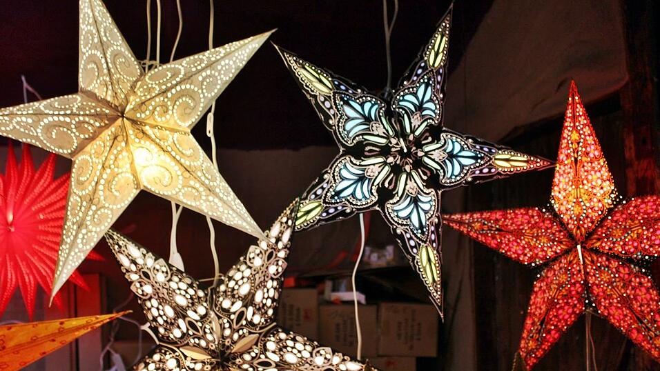 Am Donnerstagabend ist der Landshuter Christkindlmarkt eröffnet worden. Am Donnerstagabend ist der Landshuter Christkindlmarkt eröffnet worden.