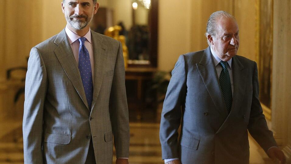 Spaniens König Felipe hält Abstand zu seinem umstrittenen Vater, Altkönig Juan Carlos. (Archivbild) Spaniens König Felipe hält Abstand zu seinem umstrittenen Vater, Altkönig Juan Carlos. (Archivbild)