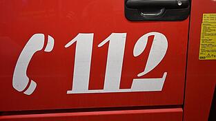 Die besorgte Schwester alarmierte die Feuerwehr. (Symbolbild)