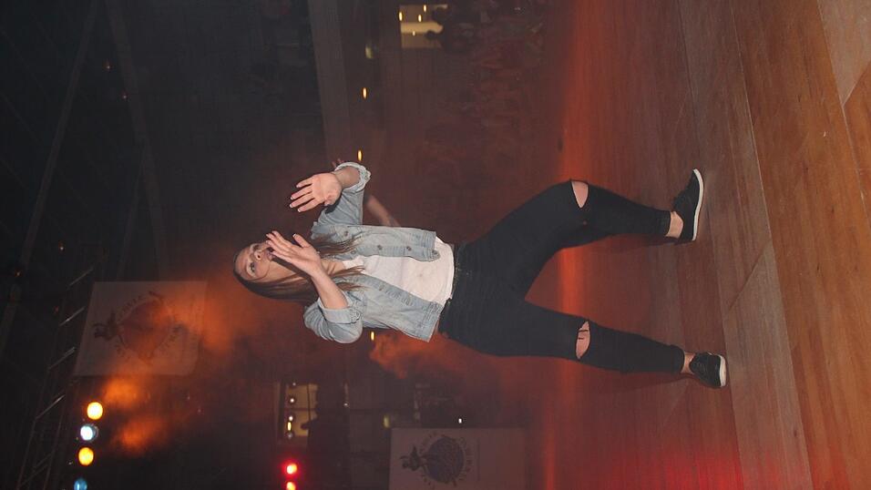 Die Bilder vom Abschlussball der Tanzschule Seidel in der Fraunhofer-Halle am 28. November. Die Bilder vom Abschlussball der Tanzschule Seidel in der Fraunhofer-Halle am 28. November.