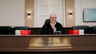 Richter Alexander Hold ist zurück. Richter Alexander Hold ist zurück.